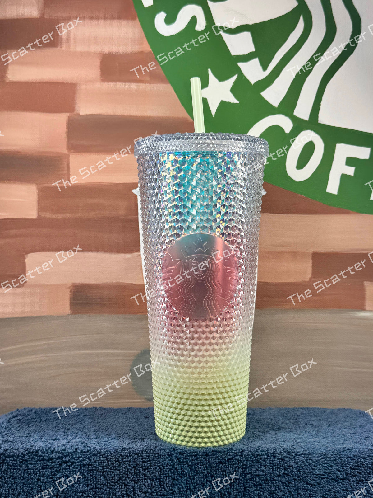 Starbucks 2022 Taiwan Iridescent Green Studded Venti