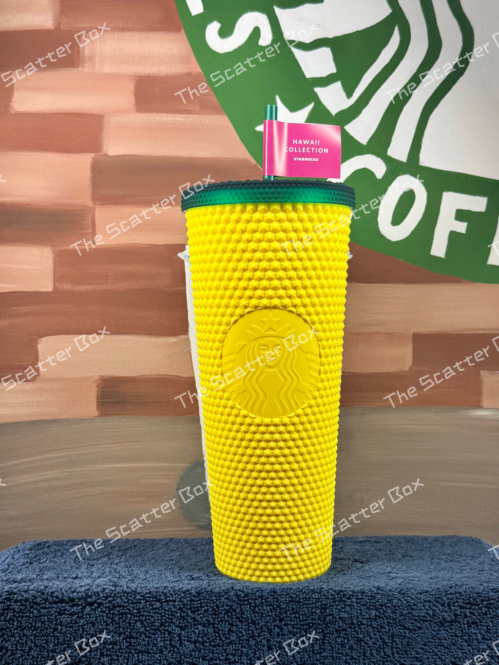 Starbucks 2020 USA Yellow Hawaii (Pineapple) Studded Venti and Keychain Set