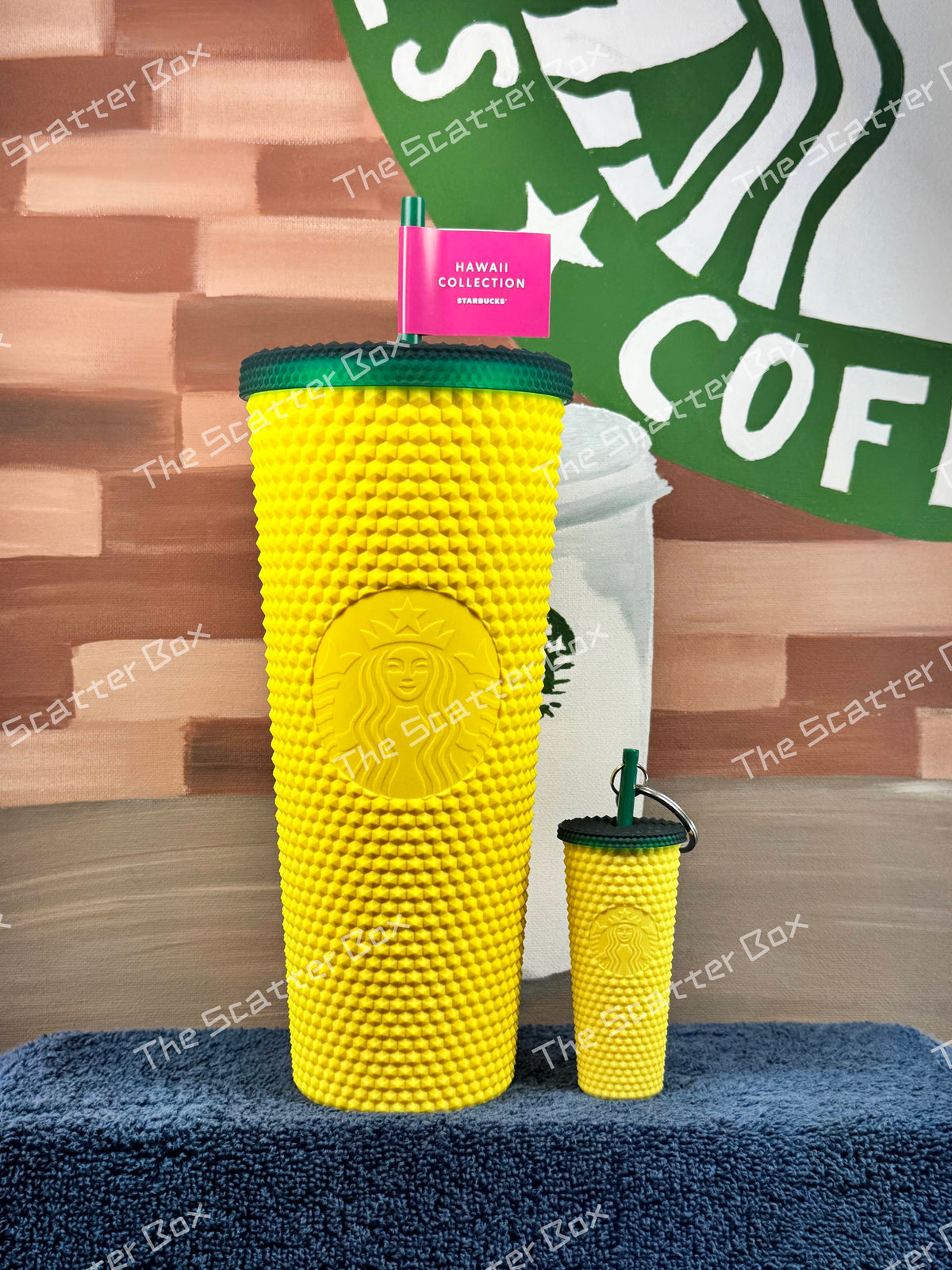 Starbucks 2020 USA Yellow Hawaii (Pineapple) Studded Venti and Keychain Set